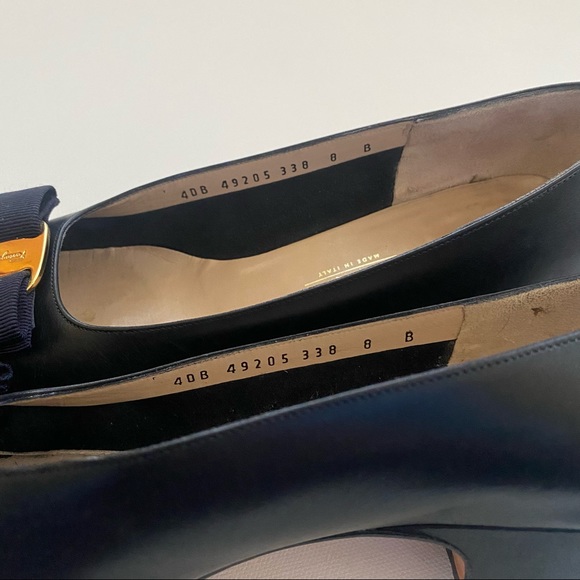 SOLD Salvatore Ferragamo Vintage Vara Bow Pumps Navy Blue - Picture 2 of 15